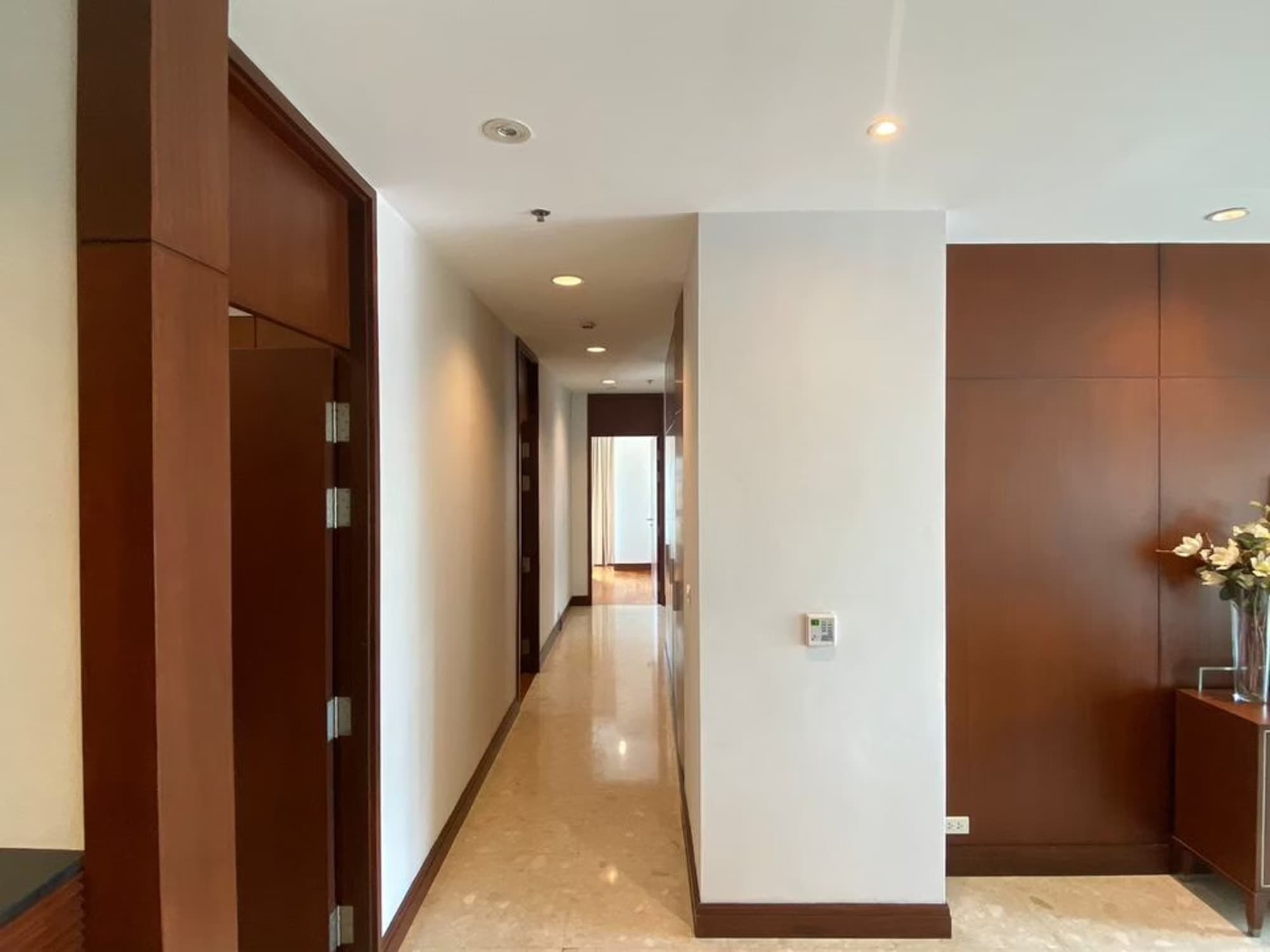 Condo for Rent at Royal Residence Park - Image 4