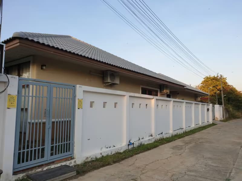 6 Bedroom House