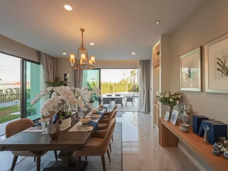 6 Bedroom House