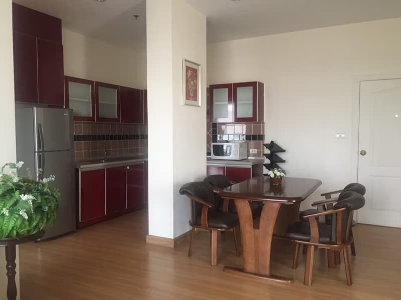 Code 552 Luxury Condo close to Mountain