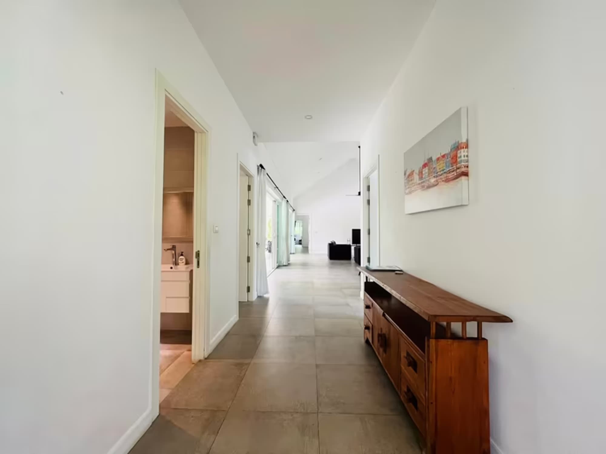 4 Bedroom House - Image 7