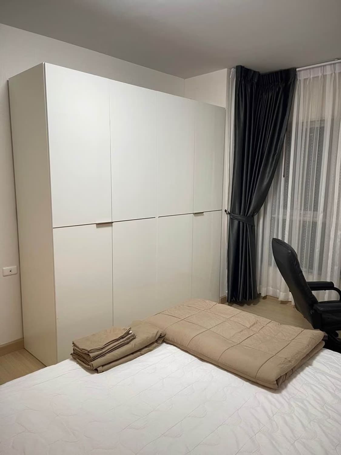 1 Bed Condo for Rent and Sale  Near Phra Ram 9 MRT - Image 11