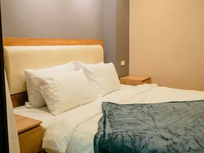 1 Bedroom Condo