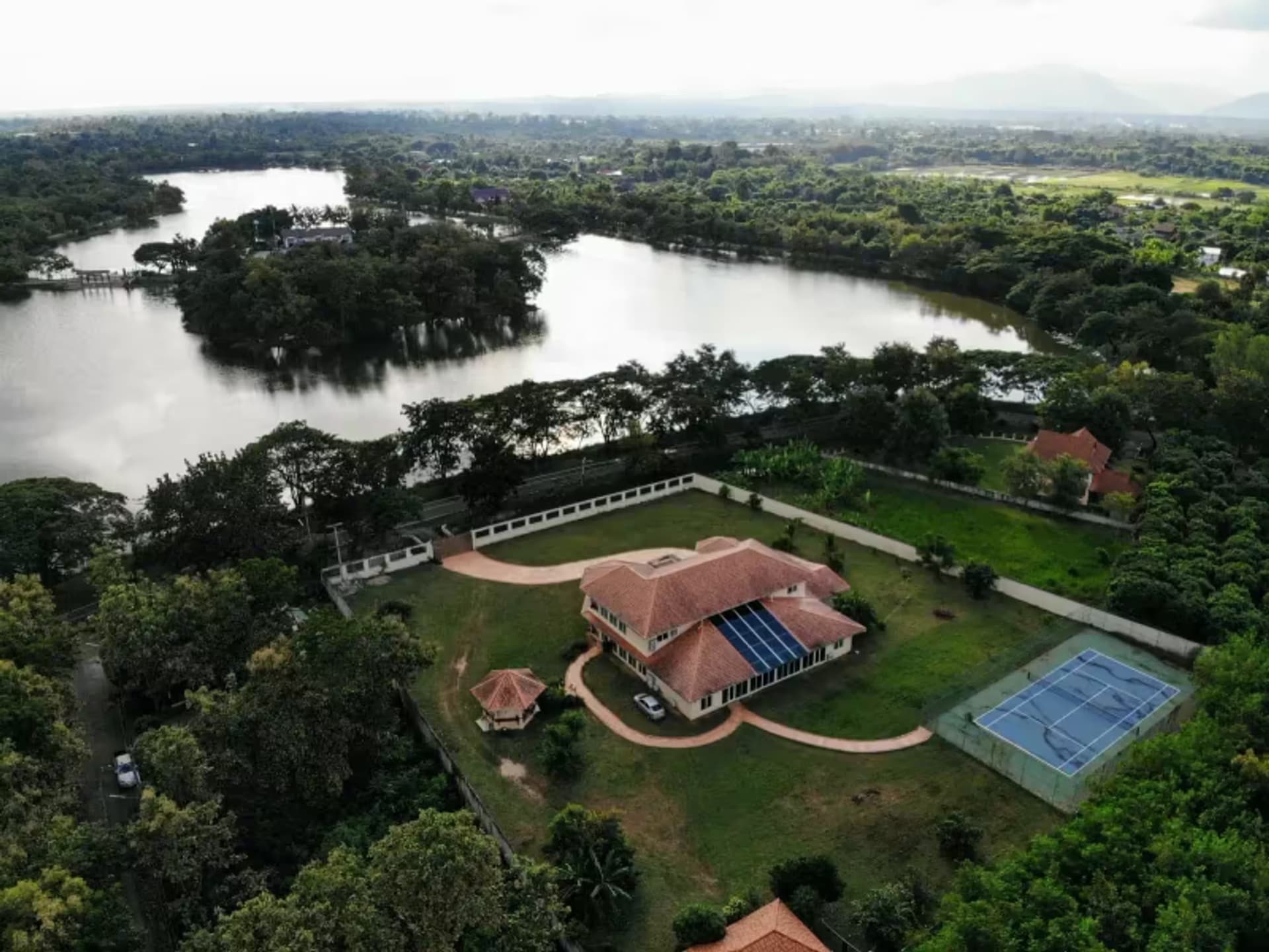5 Bedroom House - Image 21