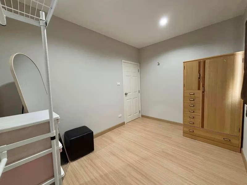 4 Bed House for Rent in Saraphi