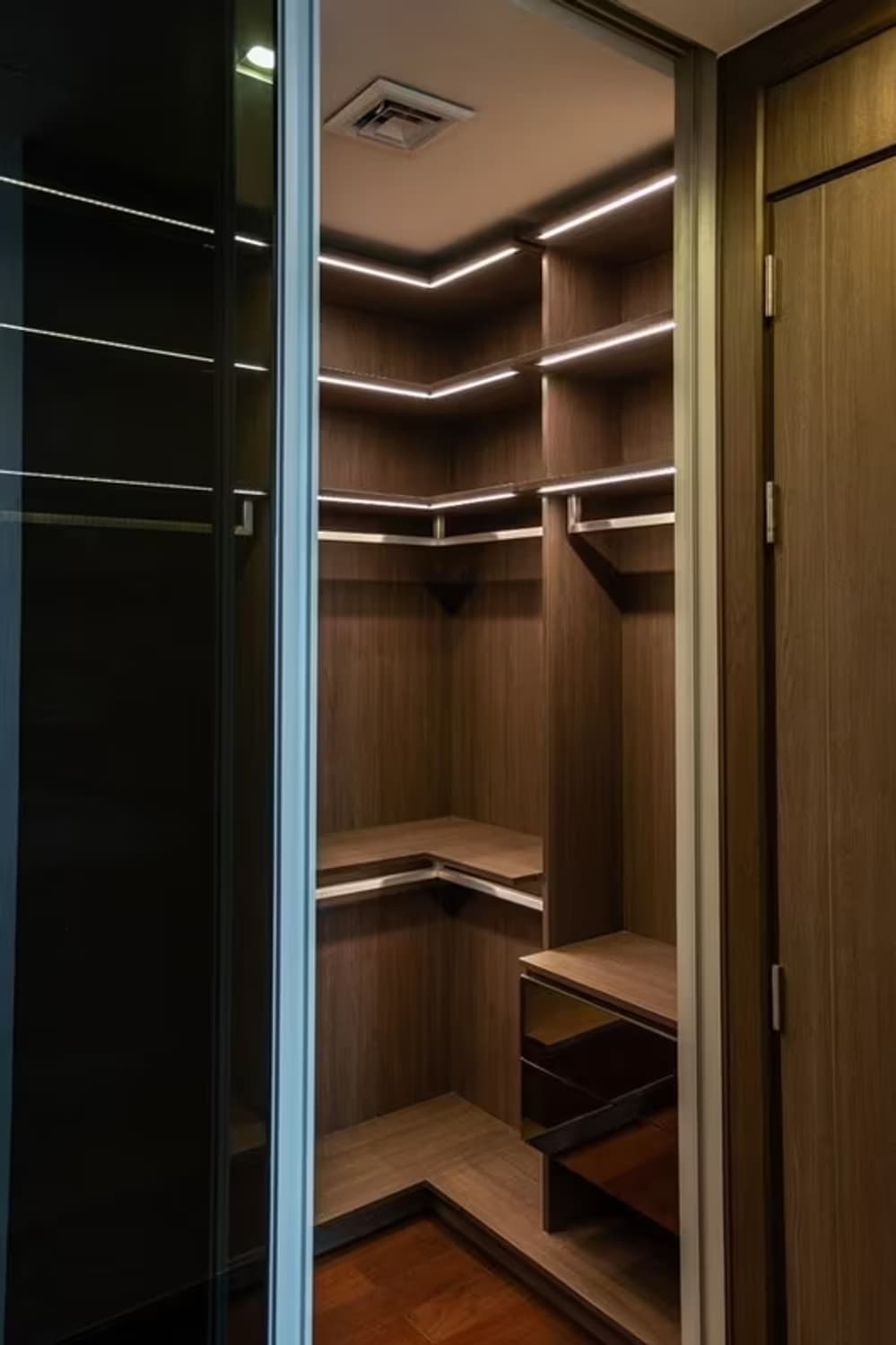 Q1 Sukhumvit Condo by Q House - Image 6