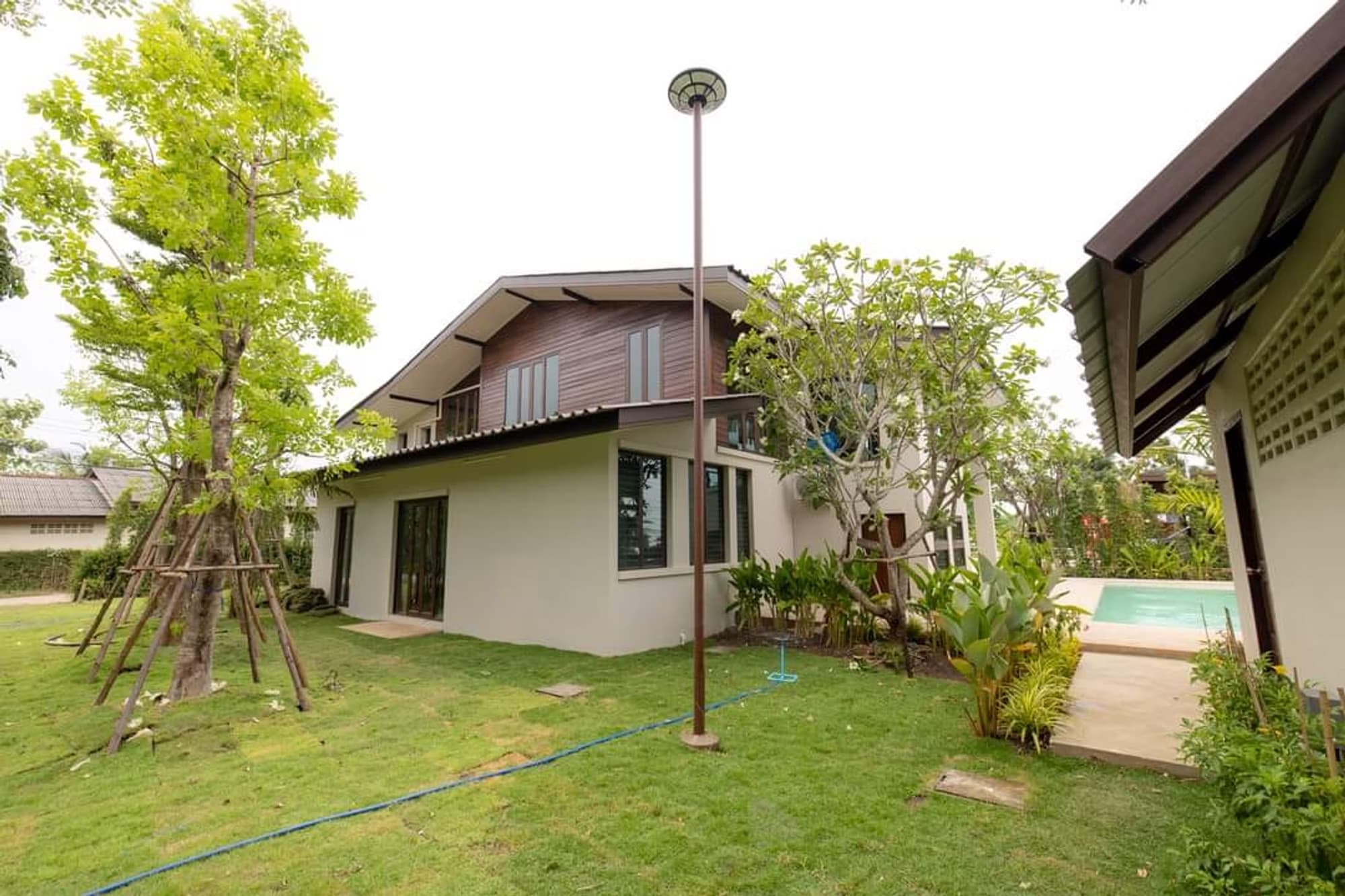 Pool Villa in Saraphi, Teak Traditional Thai Style - Image 47