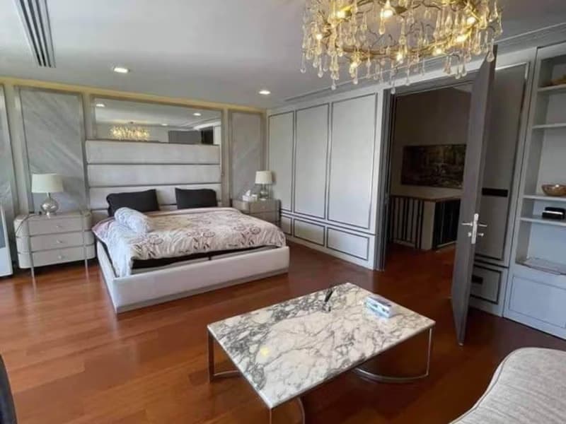 4 Bed Townhouse for Rent and Sale in Watthana