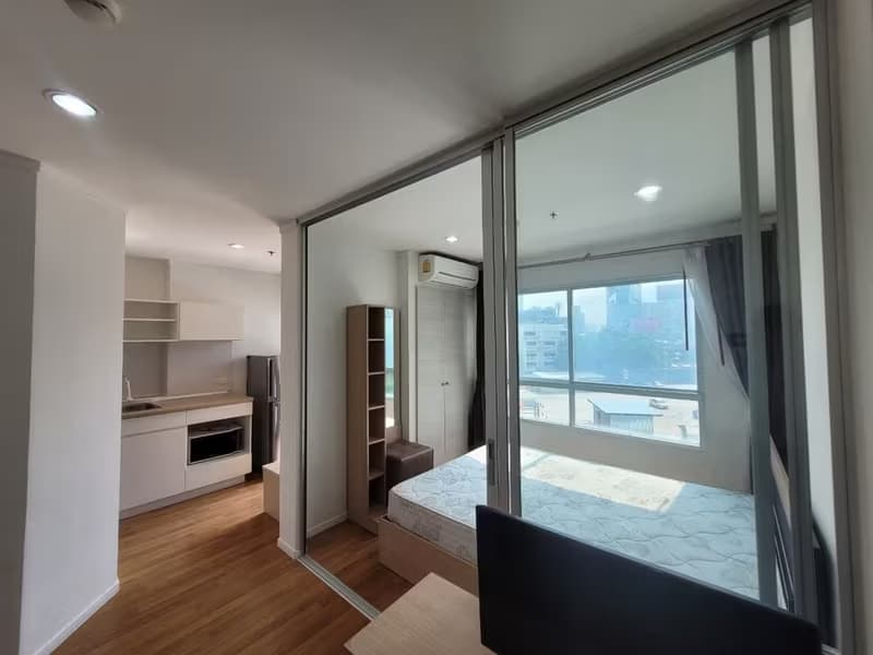 Studio for Rent in Huai Khwang