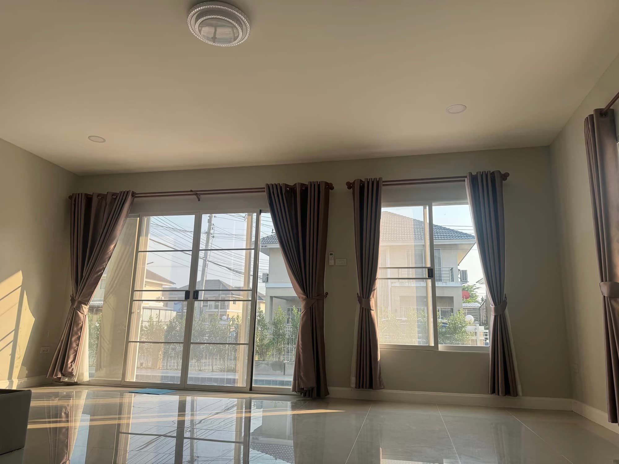 4 Bed House for Rent in San Kamphaeng - Image 5