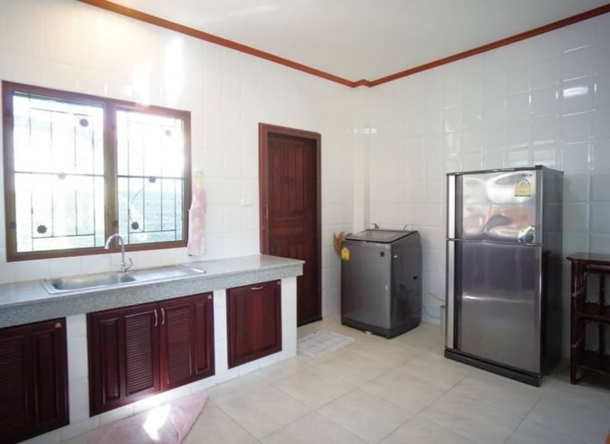 4 Bed House for Rent in Mueang Chiang Mai - Image 3