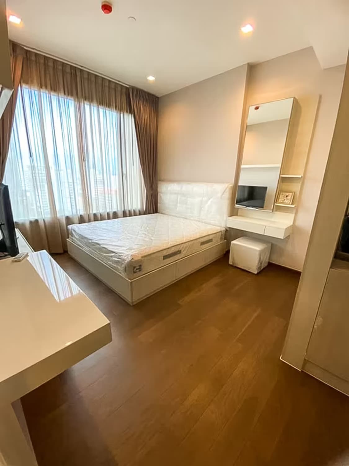1 Bedroom Condo - Image 4