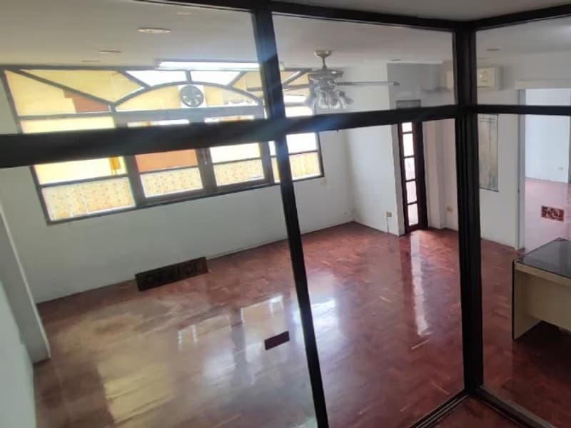 11 Bed Commercial for Rent in Watthana