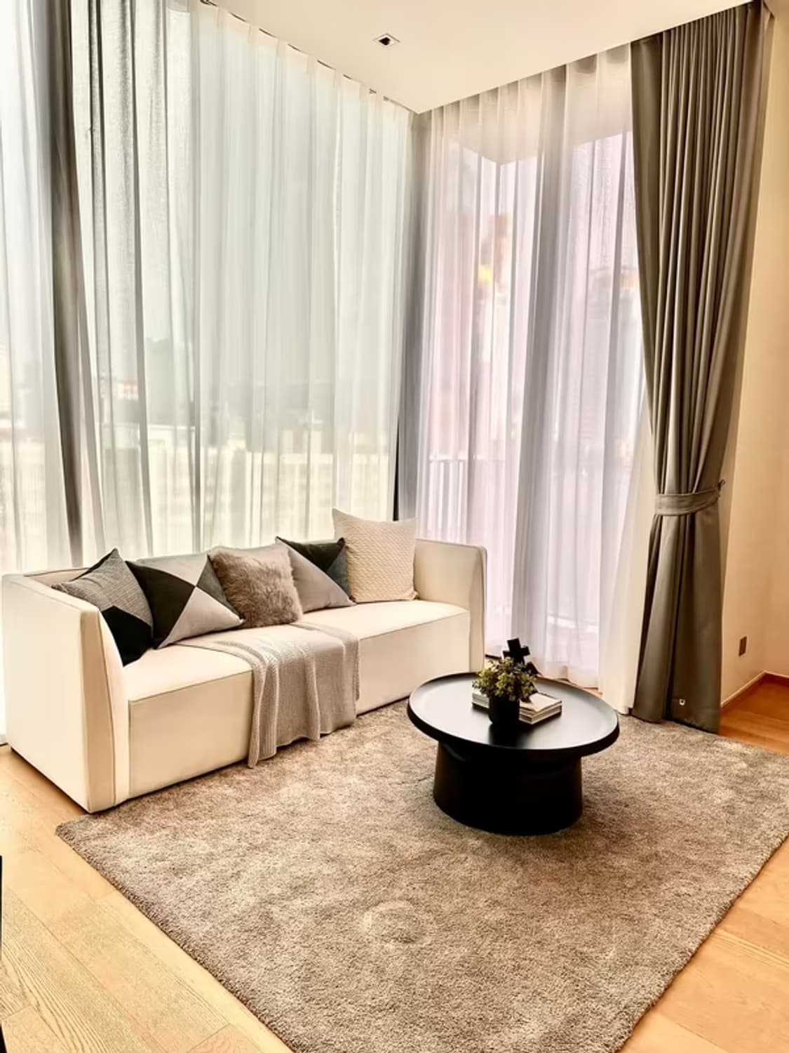  Condo for Rent, Sale at 28 Chidlom by SC Asset - Image 2