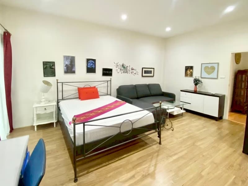 9 Bed House for Rent in Saraphi District