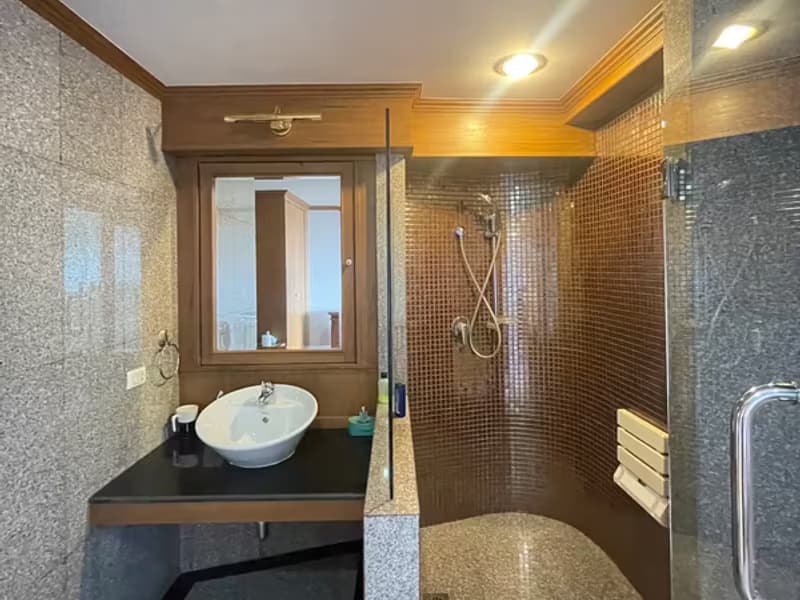 1 Bedroom Condo