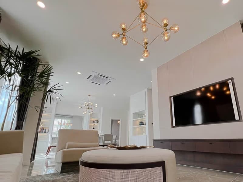 5 Bedroom House