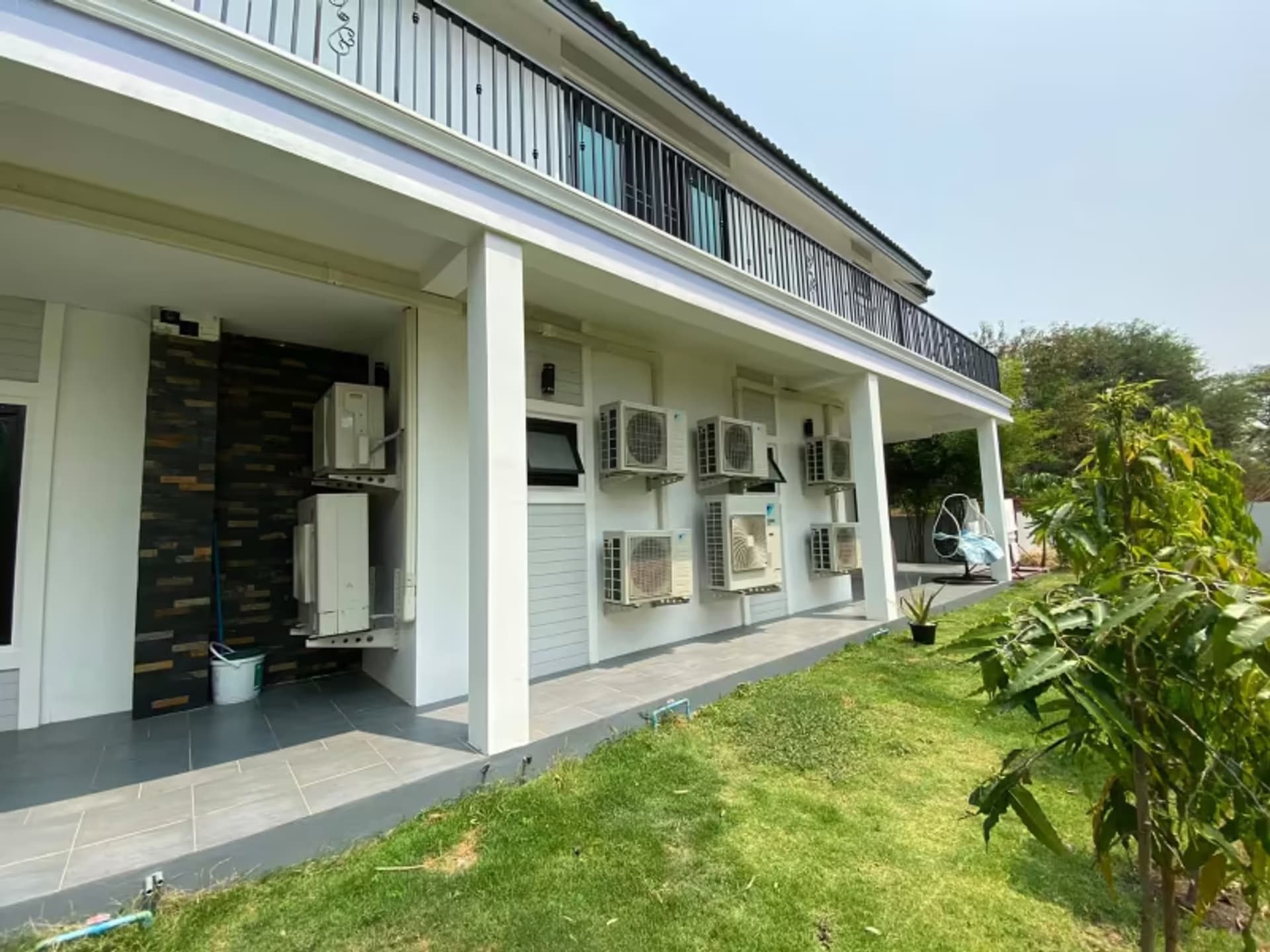 5 Bedroom House - Image 2