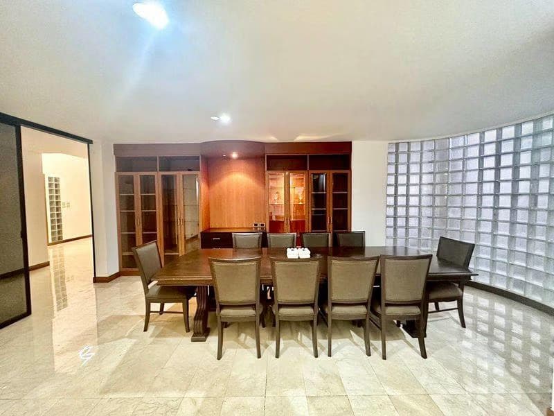 5 Bed House for Rent in Din Daeng