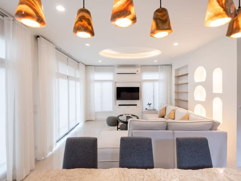 4 Bed House for Rent and Sale in Saphan Sung