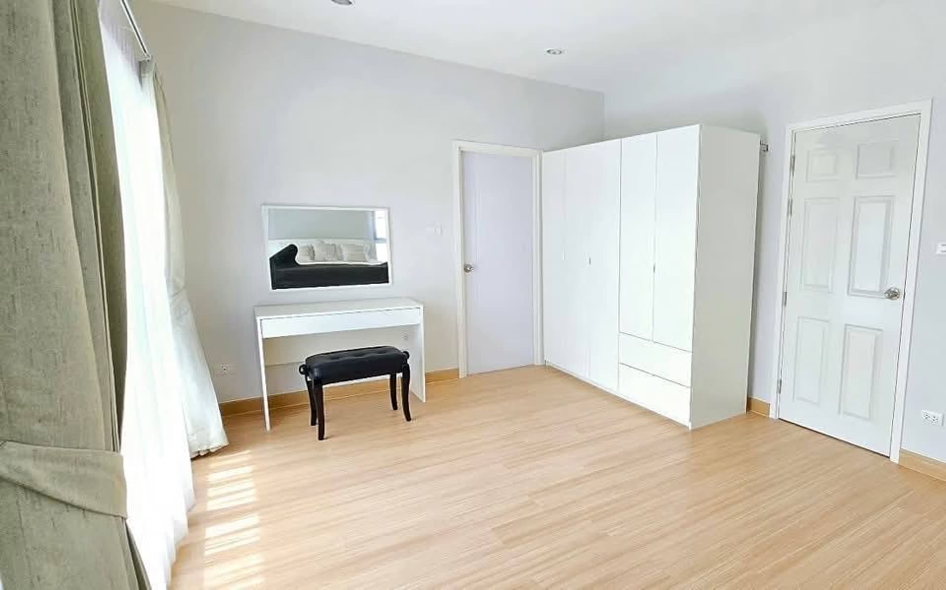 4 Bed House for Rent in Hang Dong - Image 12