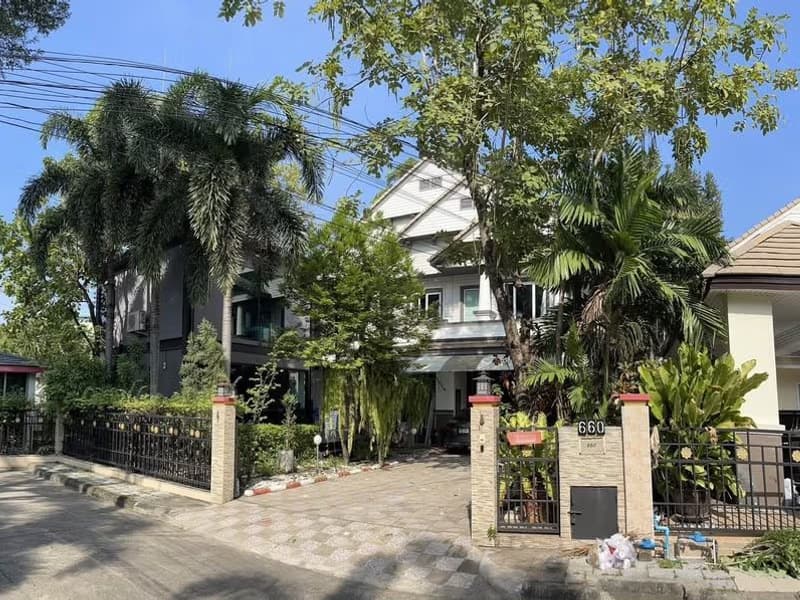 5 Bed House for Sale in Prawet