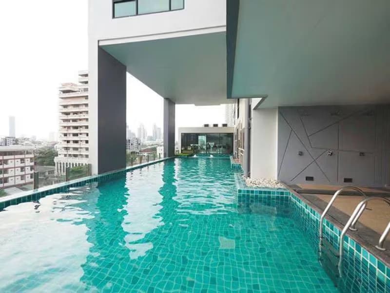 1 Bedroom Condo
