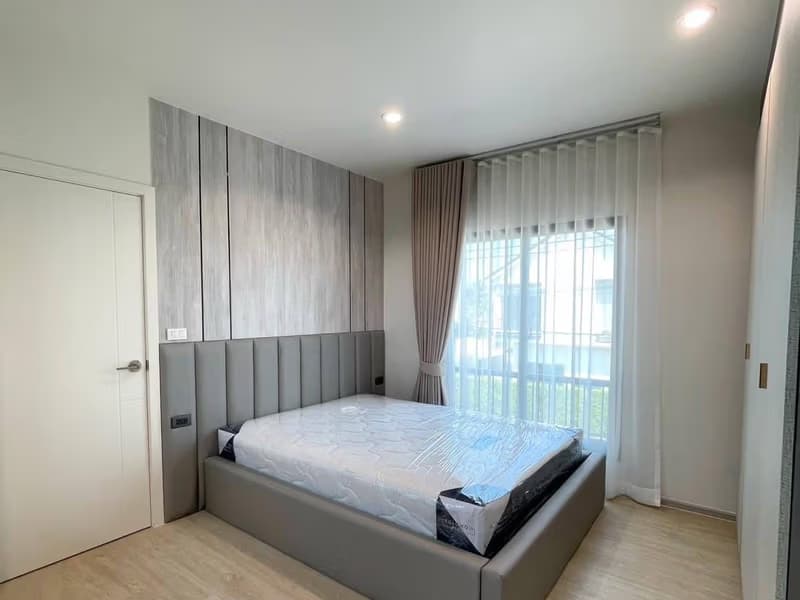 4 Bed House for Rent in Bang Phli