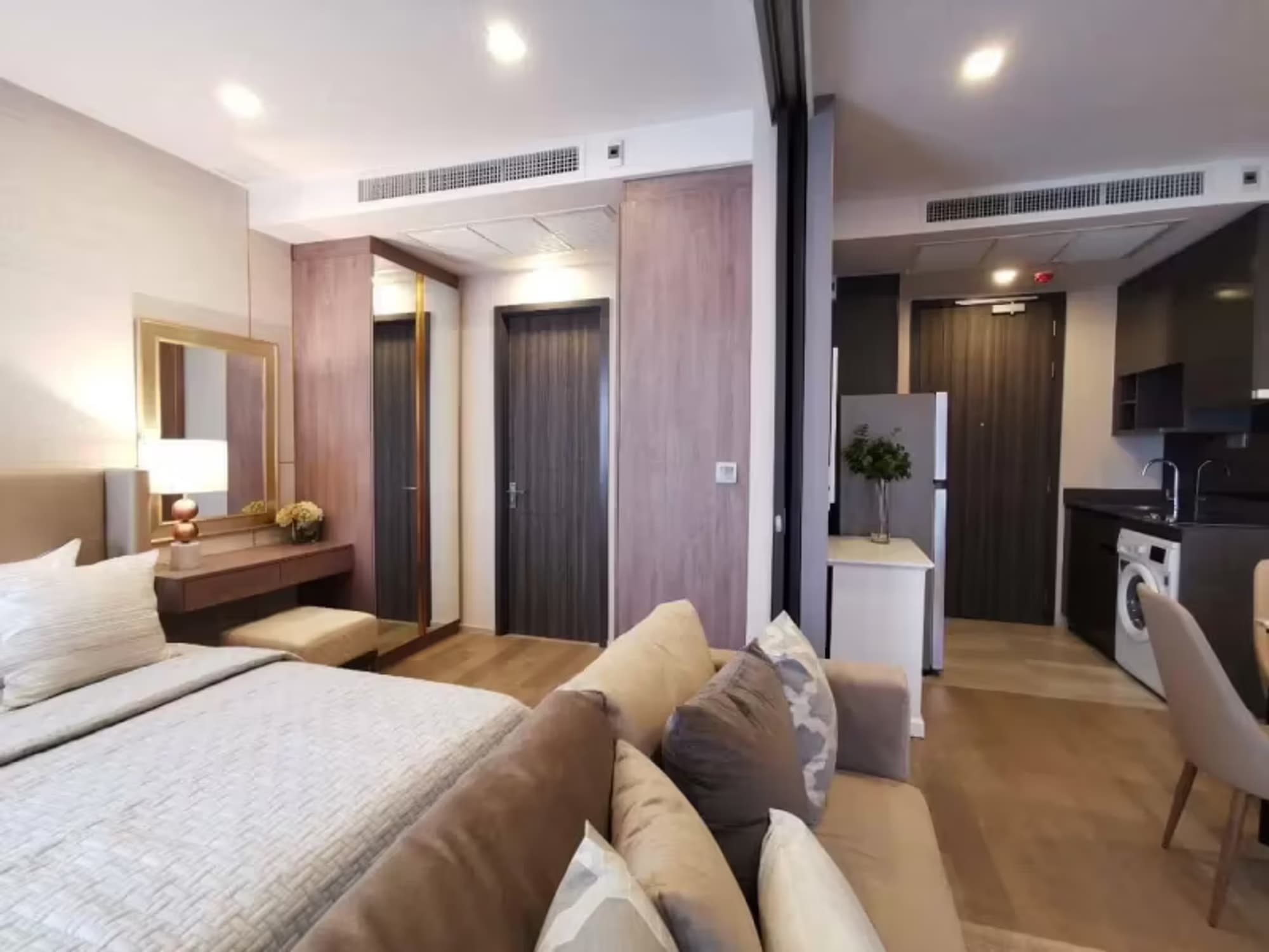 1 Bedroom Condo - Image 4