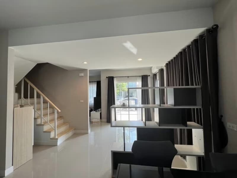 Townhouse for Rent at The Village 3 Bang Na-Wong Waen