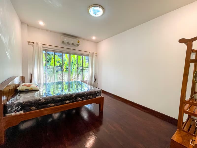 5 Bed House for Rent in Mueang Chiang Mai