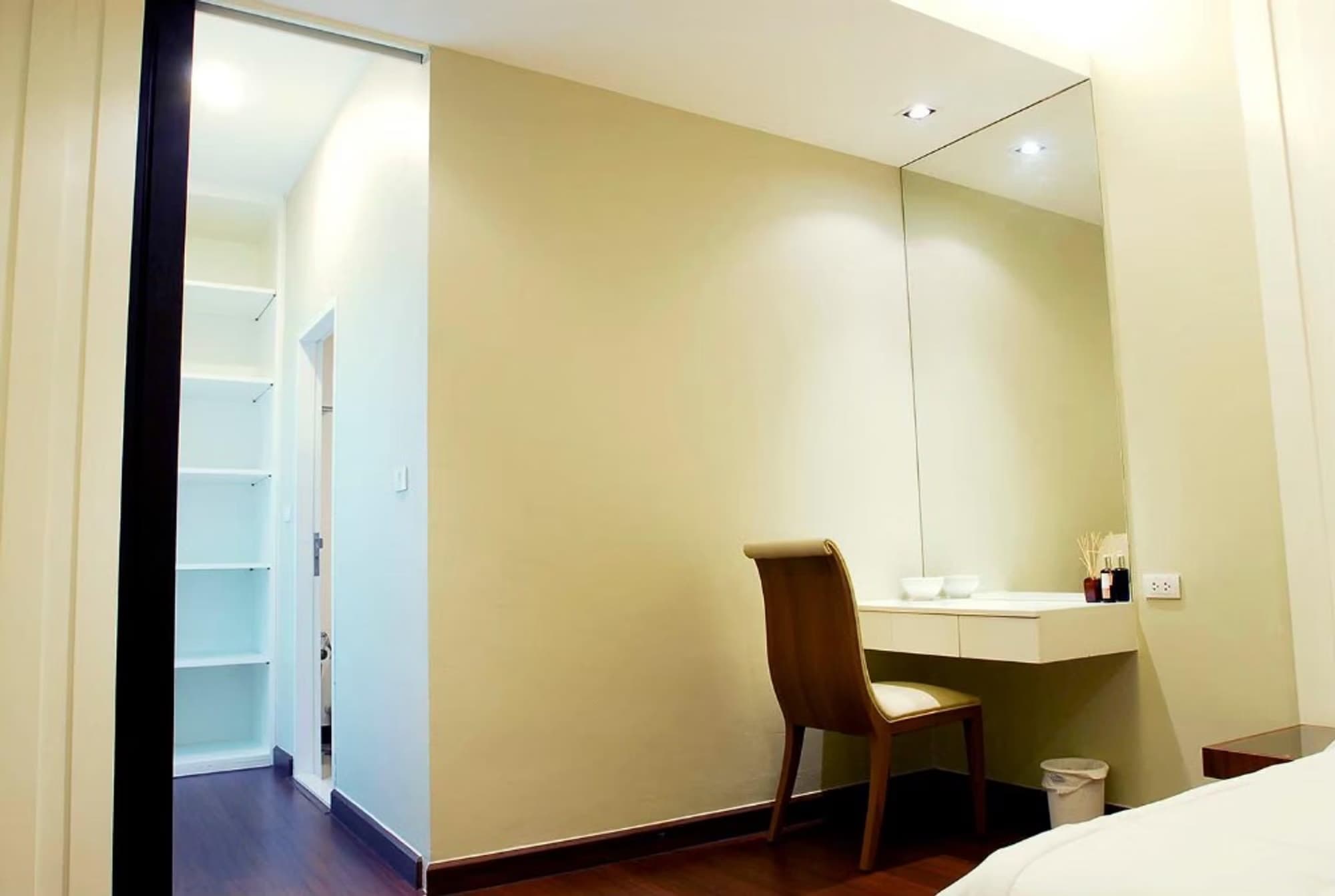 2 Bed Condo for Rent and Sale  Near Si Kritha MRT - Image 9