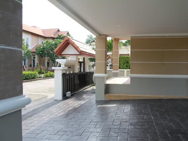 4 Bed House for Rent in Bang Phli