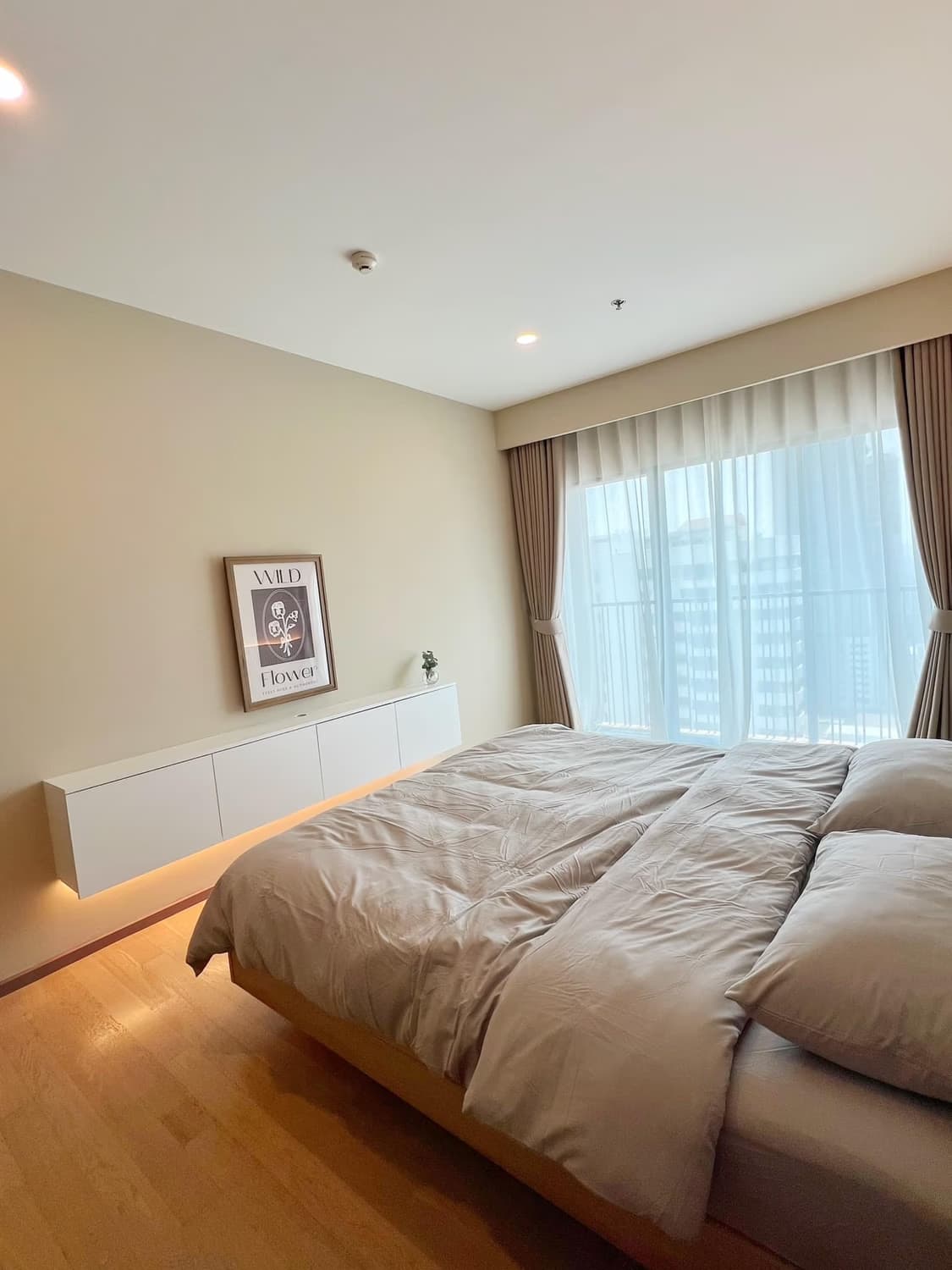 Condo for Rent at Noble Refine - Image 4