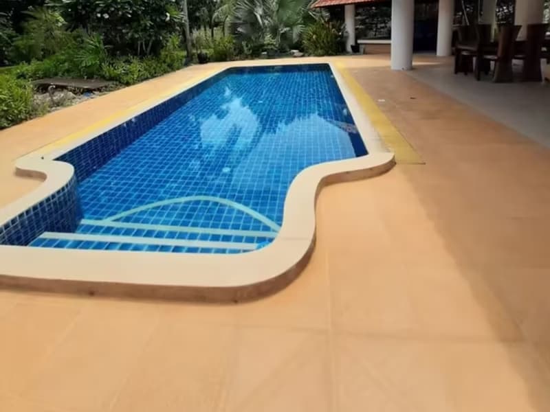6 Bedroom House
