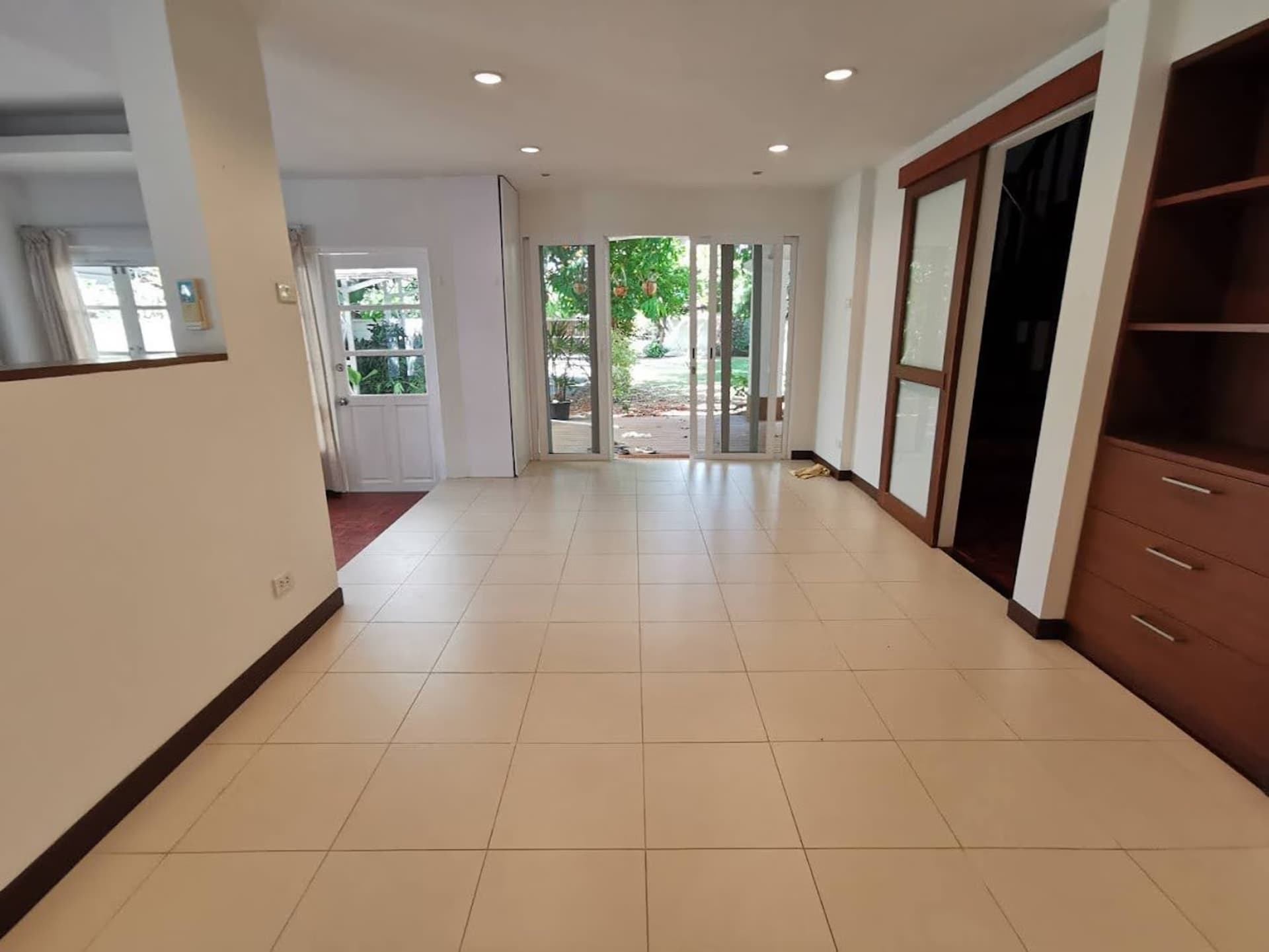3 Bed House for Rent in Watthana - Image 4
