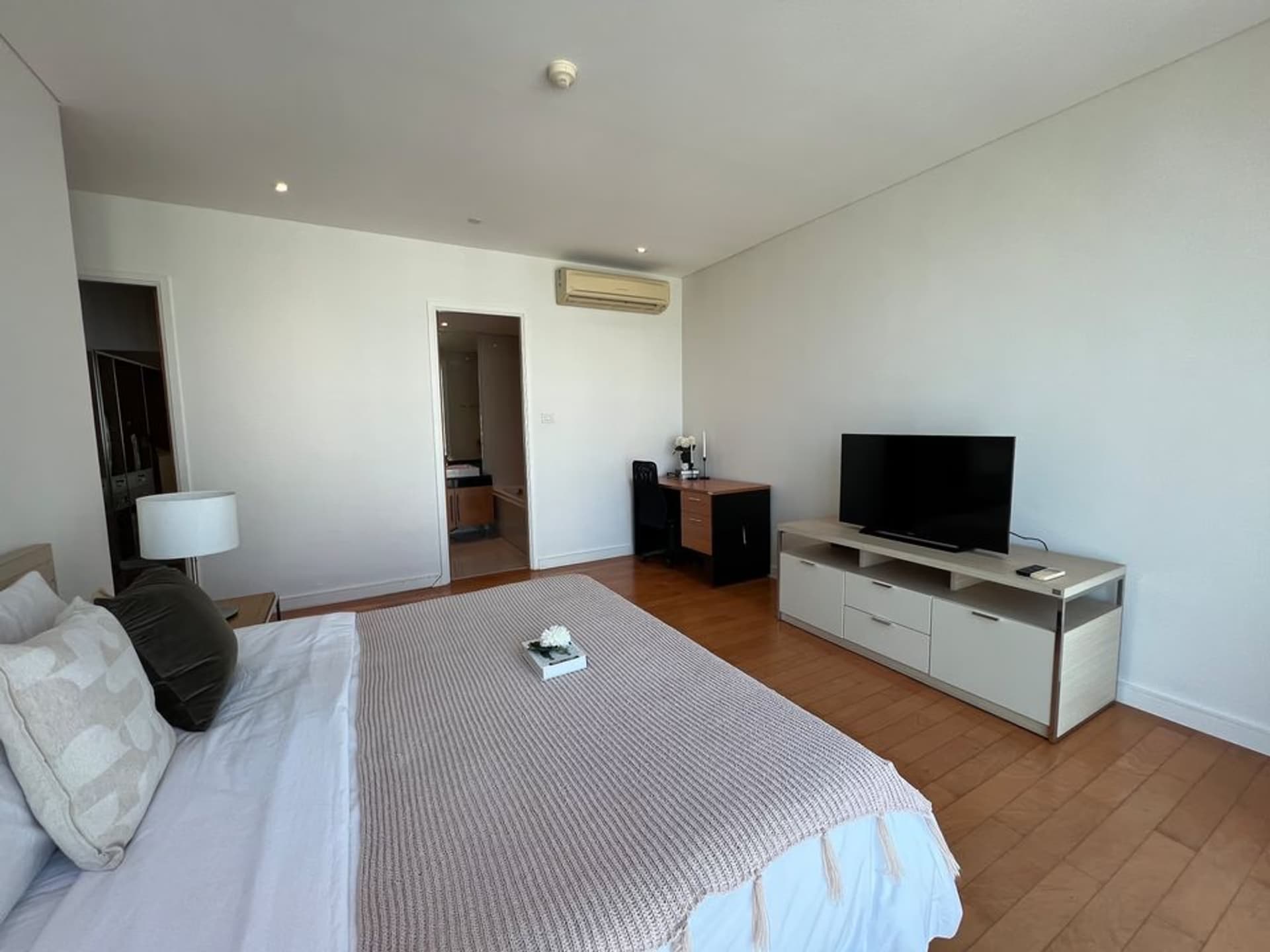 2 Bedroom Condo for Rent at Fullerton Sukhumvit - Image 8