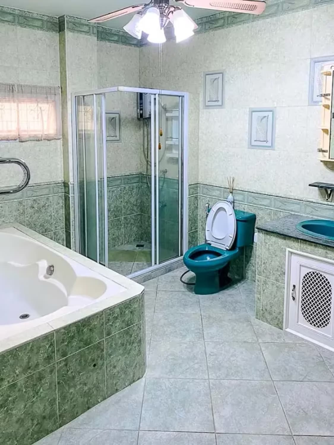 4 Bedroom House - Image 2