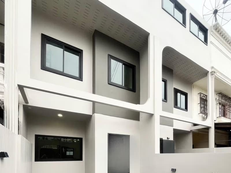 2 Bed Townhouse for Sale in Phra Khanong