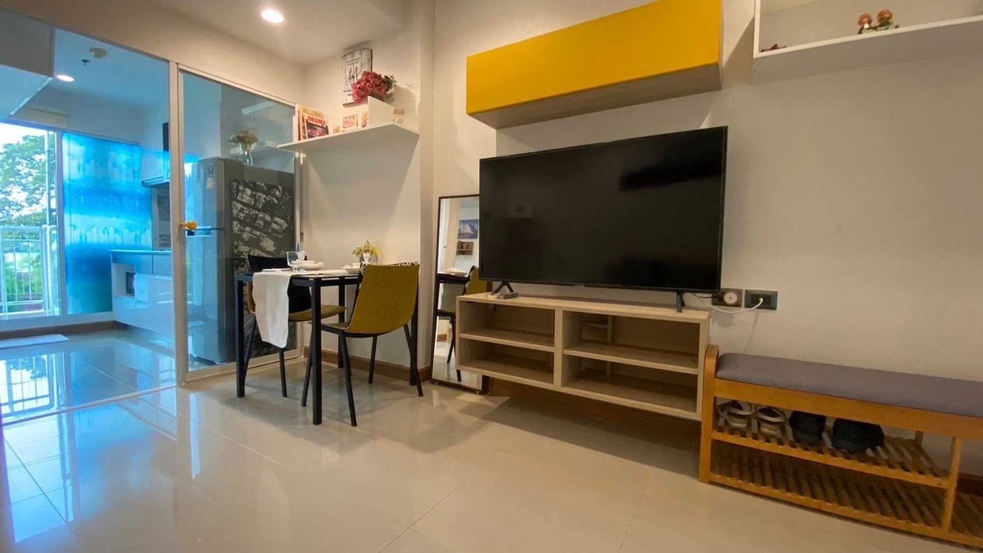 1 Bed Condo for Sale in Huai Khwang - Image 2