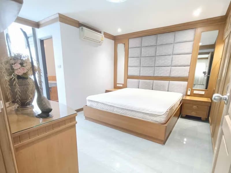2 Bed Condo for Rent in Huai Khwang