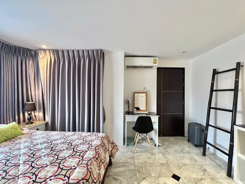 Condo for Rent, Sale at Hillside 3