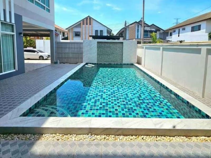 6 Bed House for Rent in San Sai
