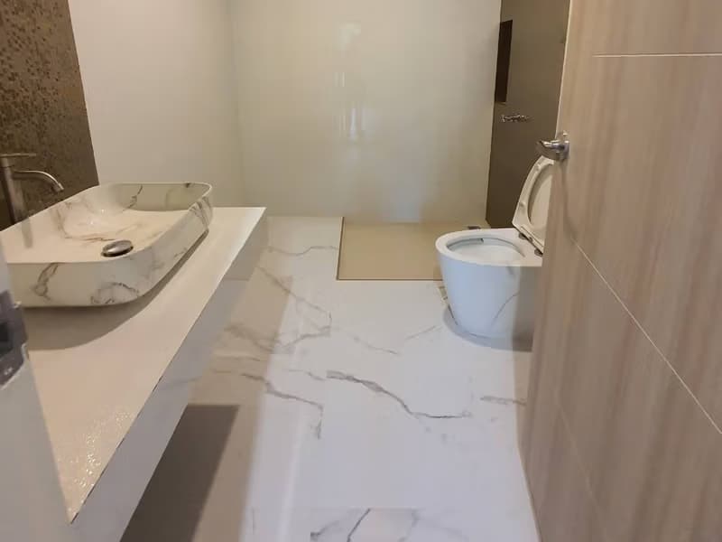 5 Bed House for Rent and Sale in Phra Khanong