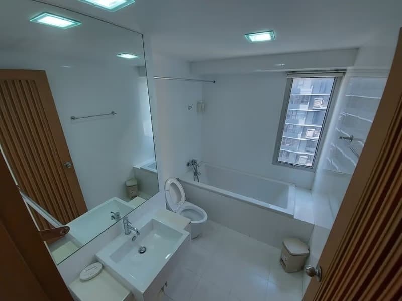 2 Bed Condo for Rent in Huai Khwang