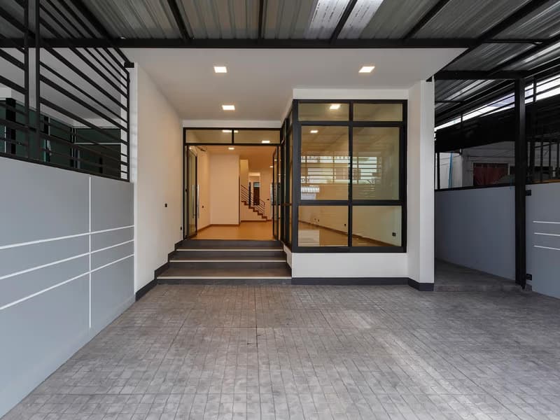 Modern Townhouse for Rent/Sale in Jed Yod area