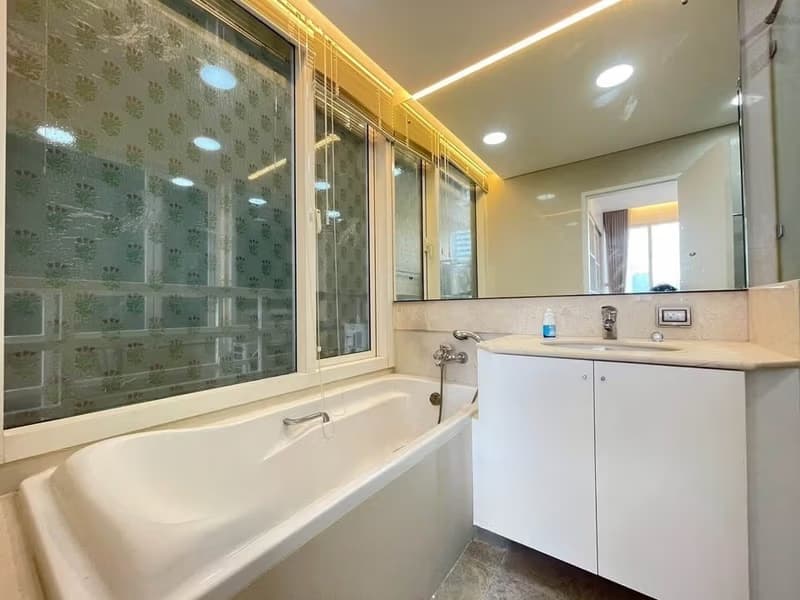 2 Bed Condo for Rent in Khlong Toei