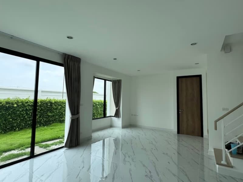 3 Bed House for Rent in Bang Phli District