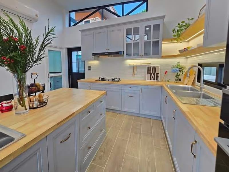4 Bed House for Rent and Sale in Hang Dong