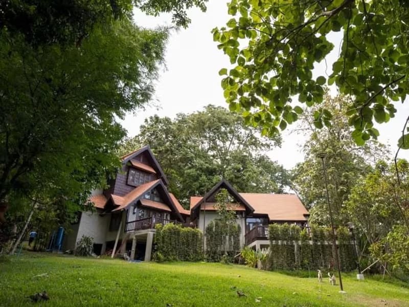 5 Bedroom House